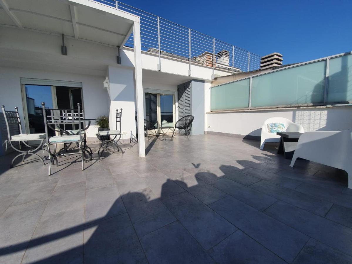 Penthouse 41 In Trastevere With Big Terrace Rom Exteriör bild